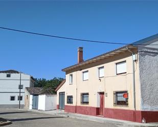 Vista exterior de Casa o xalet en venda en Calahorra de Boedo amb Calefacció, Jardí privat i Traster