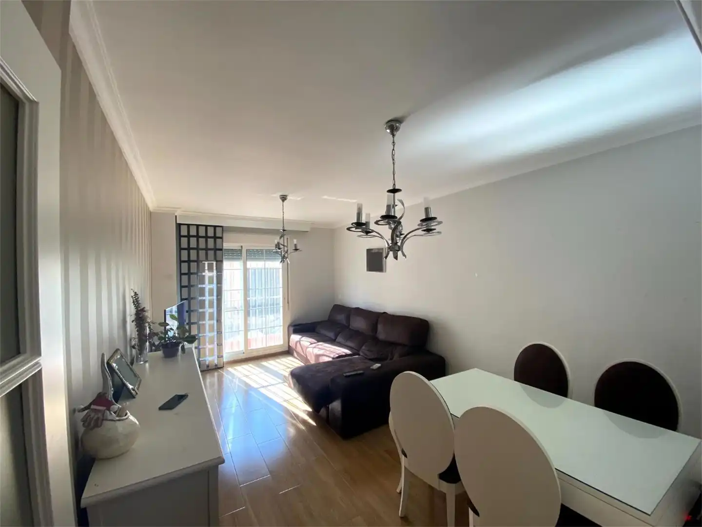 Piso en venta en Calle Campoamor, 30, El Puerto - Romanilla Sala de estar de Piso en venta en Roquetas de Mar con Aire acondicionado, Calefacción y Terraza