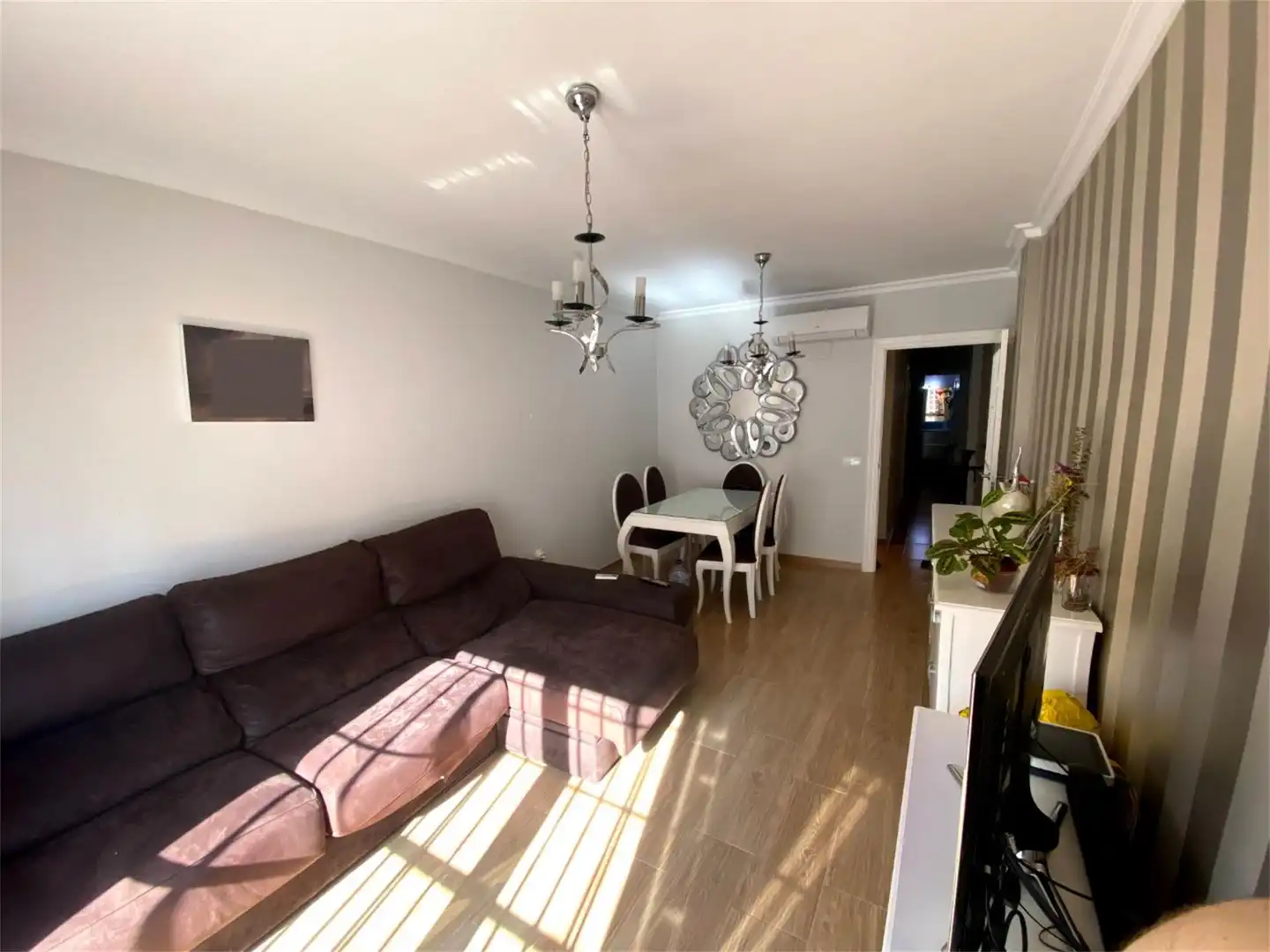 Piso en venta en Calle Campoamor, 30, El Puerto - Romanilla Sala de estar de Piso en venta en Roquetas de Mar con Aire acondicionado, Calefacción y Terraza