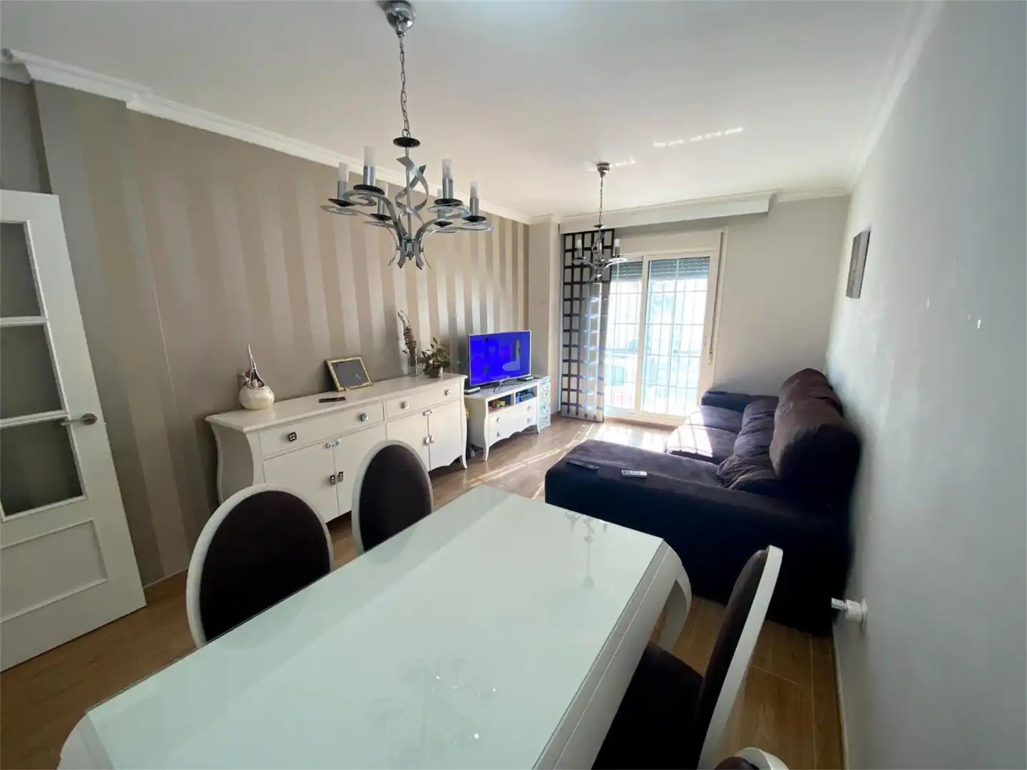 Piso en venta en Calle Campoamor, 30, El Puerto - Romanilla Comedor de Piso en venta en Roquetas de Mar con Aire acondicionado, Calefacción y Terraza