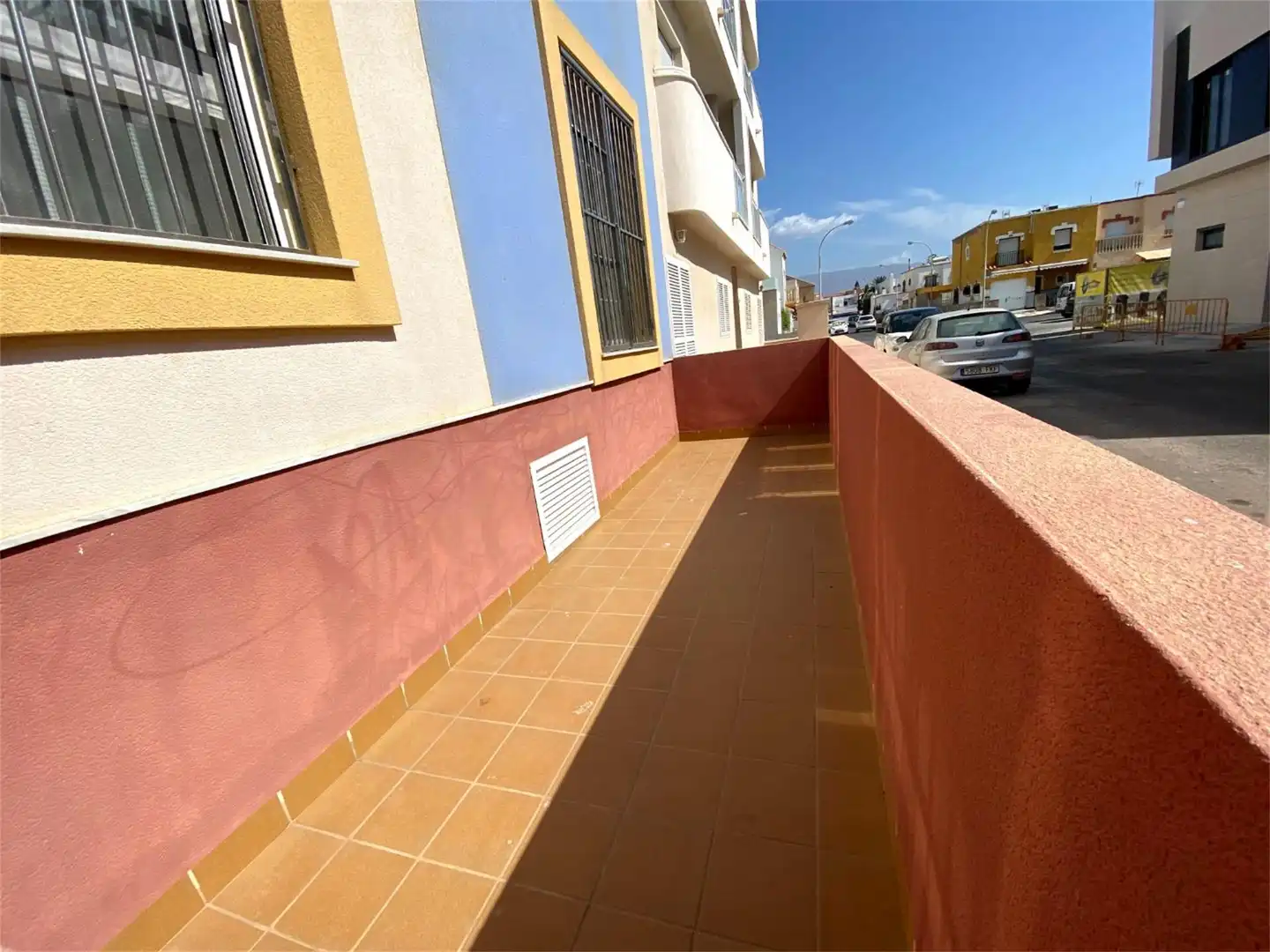 Piso en venta en Calle Campoamor, 30, El Puerto - Romanilla Vista exterior de Piso en venta en Roquetas de Mar con Aire acondicionado, Calefacción y Terraza