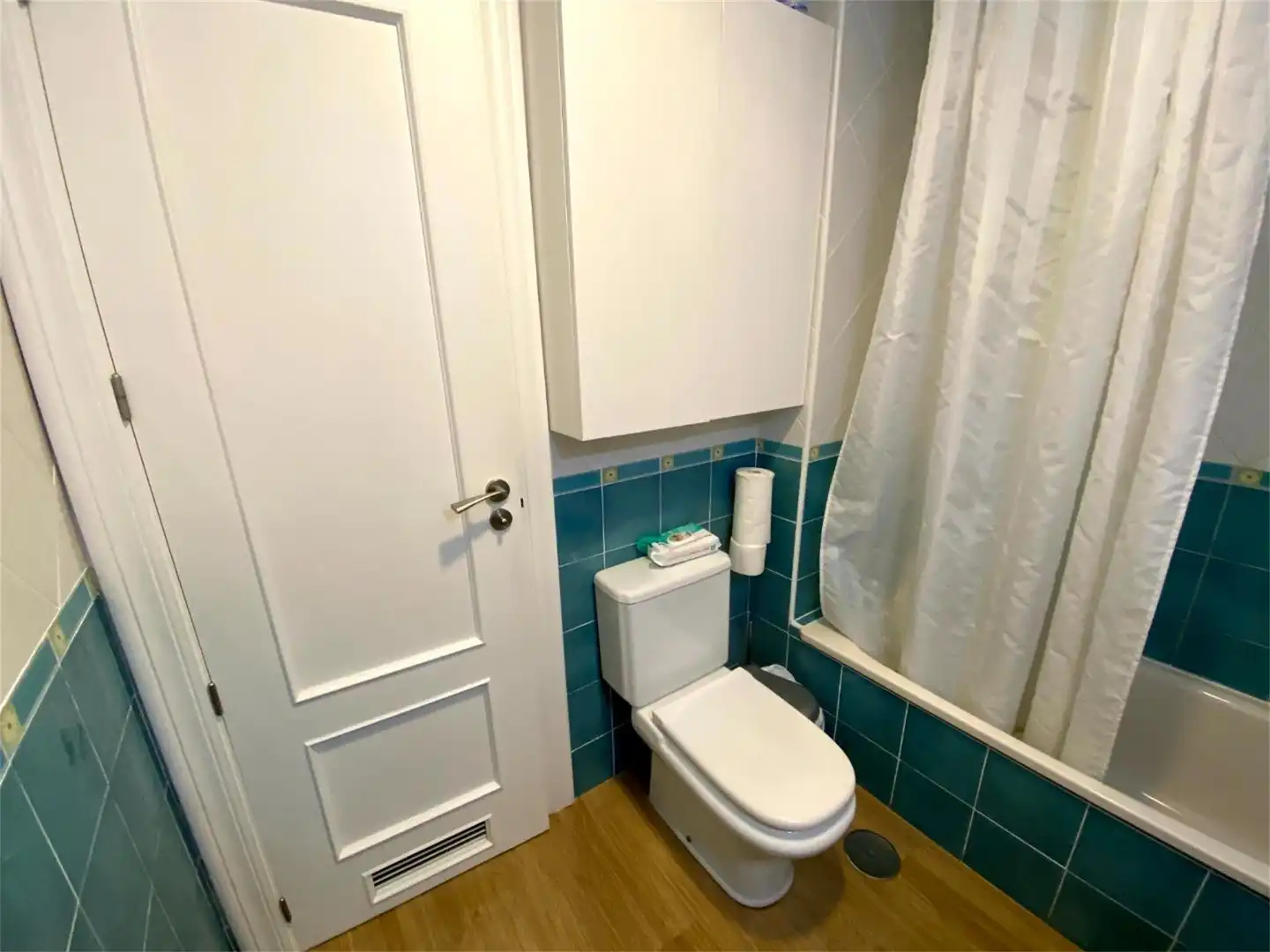 Piso en venta en Calle Campoamor, 30, El Puerto - Romanilla Baño de Piso en venta en Roquetas de Mar con Aire acondicionado, Calefacción y Terraza