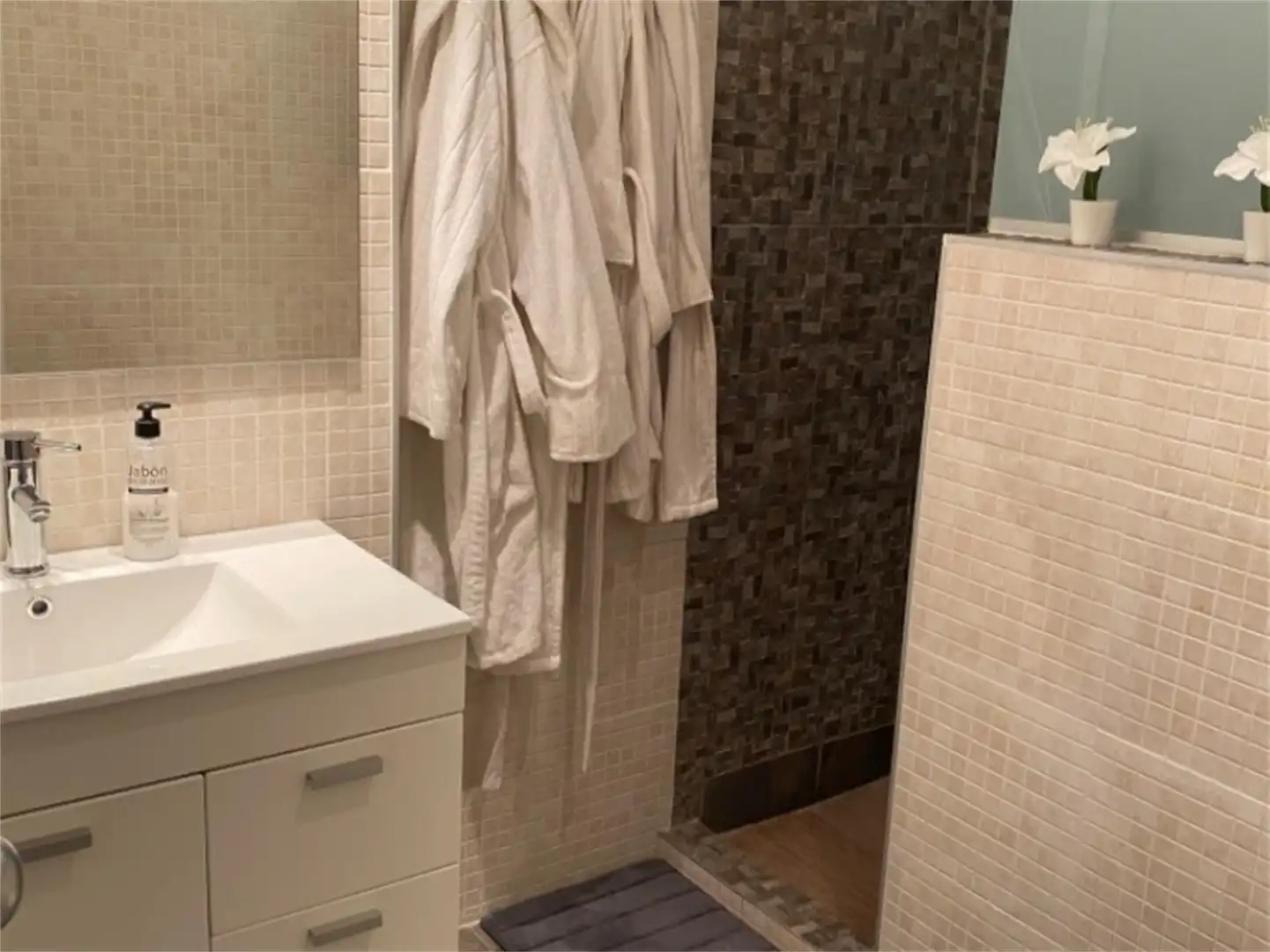 Piso en venta en Calle Conde de Barcelona, Almagro Baño de Piso en venta en Almagro