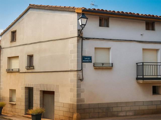Casa adosada en Venta en Calle Comandante Azofra en Villaverde de Rioja