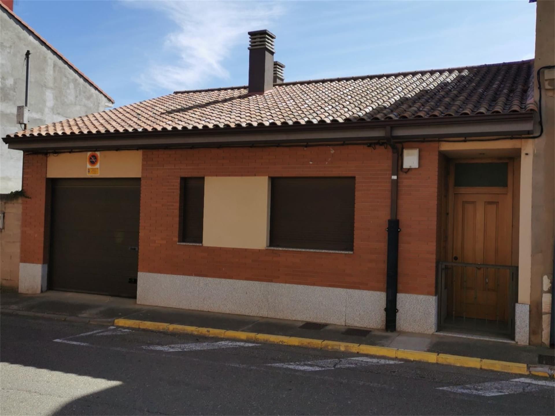 Vista exterior de Casa o xalet en venda en Hospital de Órbigo amb Calefacció, Jardí privat i Parquet