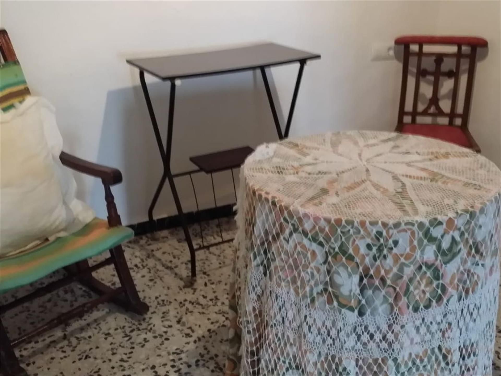 Vista exterior de Casa adosada en venda en Feria amb Calefacció, Terrassa i Moblat