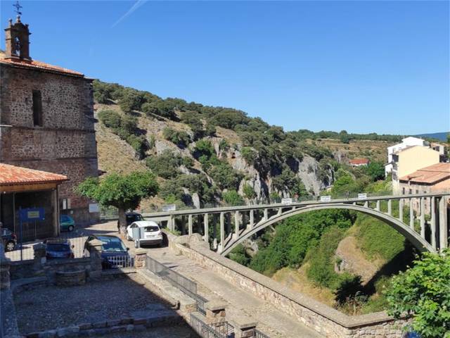 Casa adosada en Venta en Calle Portales en Ortigosa de Cameros