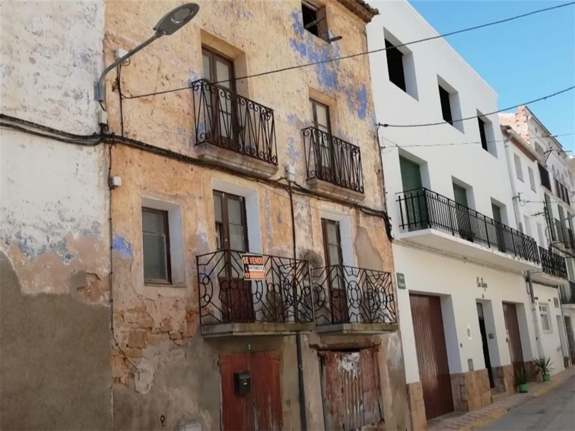 Vista exterior de Casa adosada en venda en Riba-roja d'Ebre