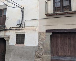 Vista exterior de Casa adosada en venda en Rubielos de Mora amb Terrassa i Balcó