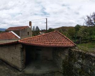 Vista exterior de Casa o xalet en venda en Cualedro amb Terrassa i Balcó