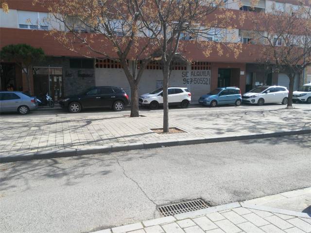 Local comercial en Alquiler en Avenida Primero de Mayo en San Pedro