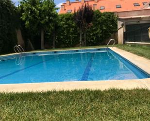 Swimming pool of Single-family semi-detached for sale in Valdepeñas  with Air Conditioner and Swimming Pool