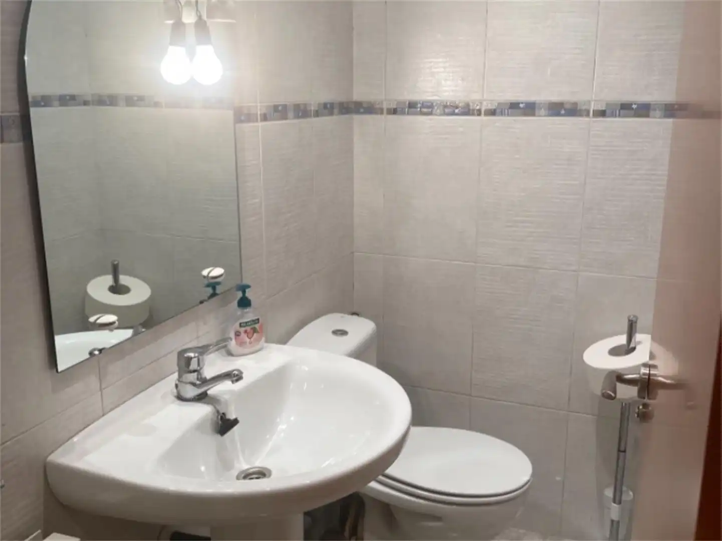 Baño de Oficina de alquiler en Torre-serona