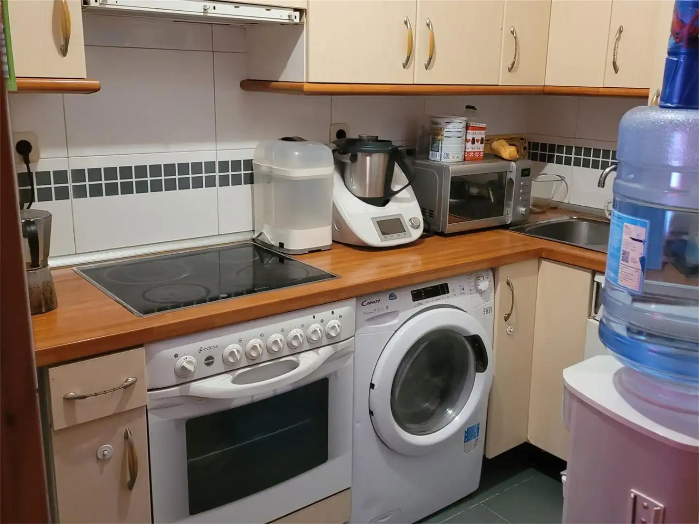 Flat for rent in Plaza de Nuestra Señora del Buen Camino, 11, Aravaca Kitchen of Flat for rent in Madrid with Heating, Parquet flooring and Storage room