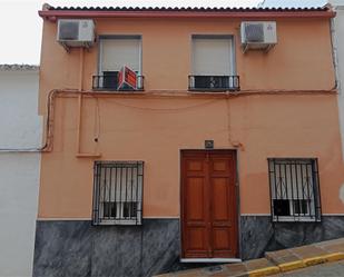 Vista exterior de Casa adosada en venda en Porcuna amb Aire condicionat, Moblat i Forn