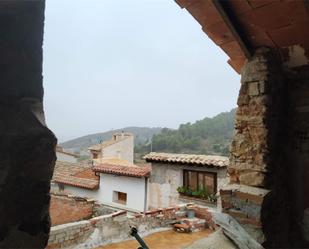 Vista exterior de Casa adosada en venda en Fuentespalda amb Terrassa