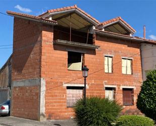 Vista exterior de Casa adosada en venda en Valle de Oca amb Jardí privat