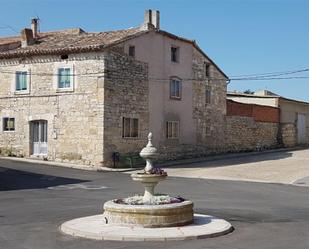 Vista exterior de Casa o xalet en venda en Valles de Palenzuela amb Jardí privat, Traster i Moblat