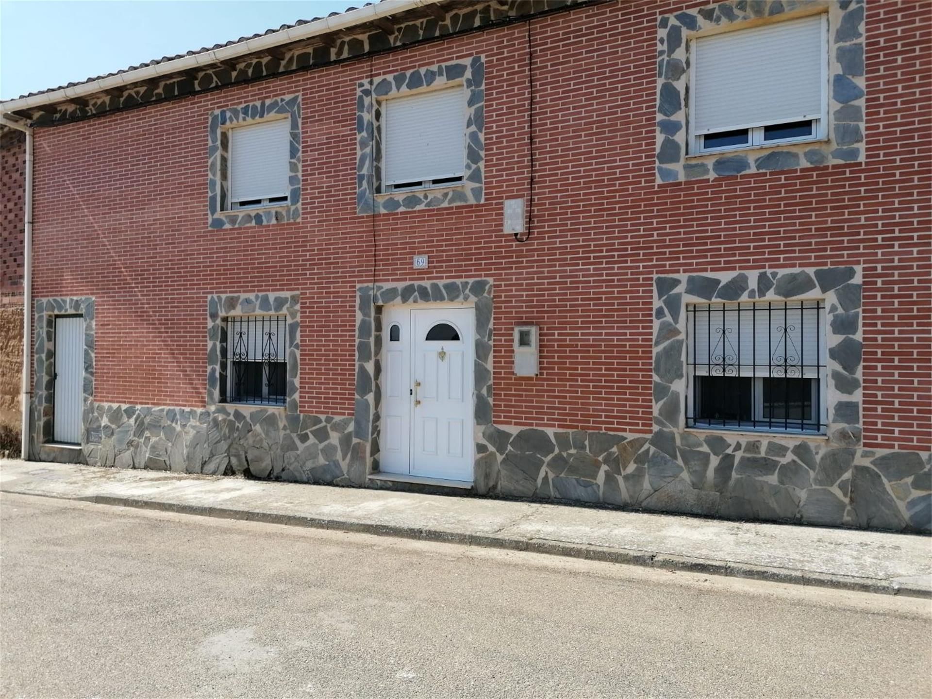 Exterior view of House or chalet for sale in Villamandos