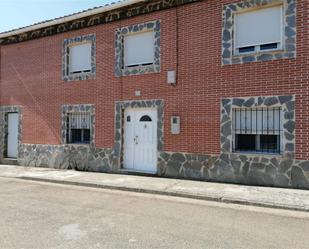 Vista exterior de Casa o xalet en venda en Villamandos amb Traster, Moblat i Forn