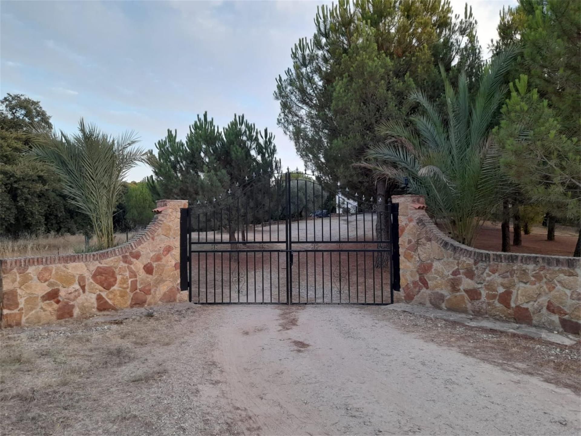 Vista exterior de Finca rústica en venda en Villaviciosa de Córdoba amb Aire condicionat