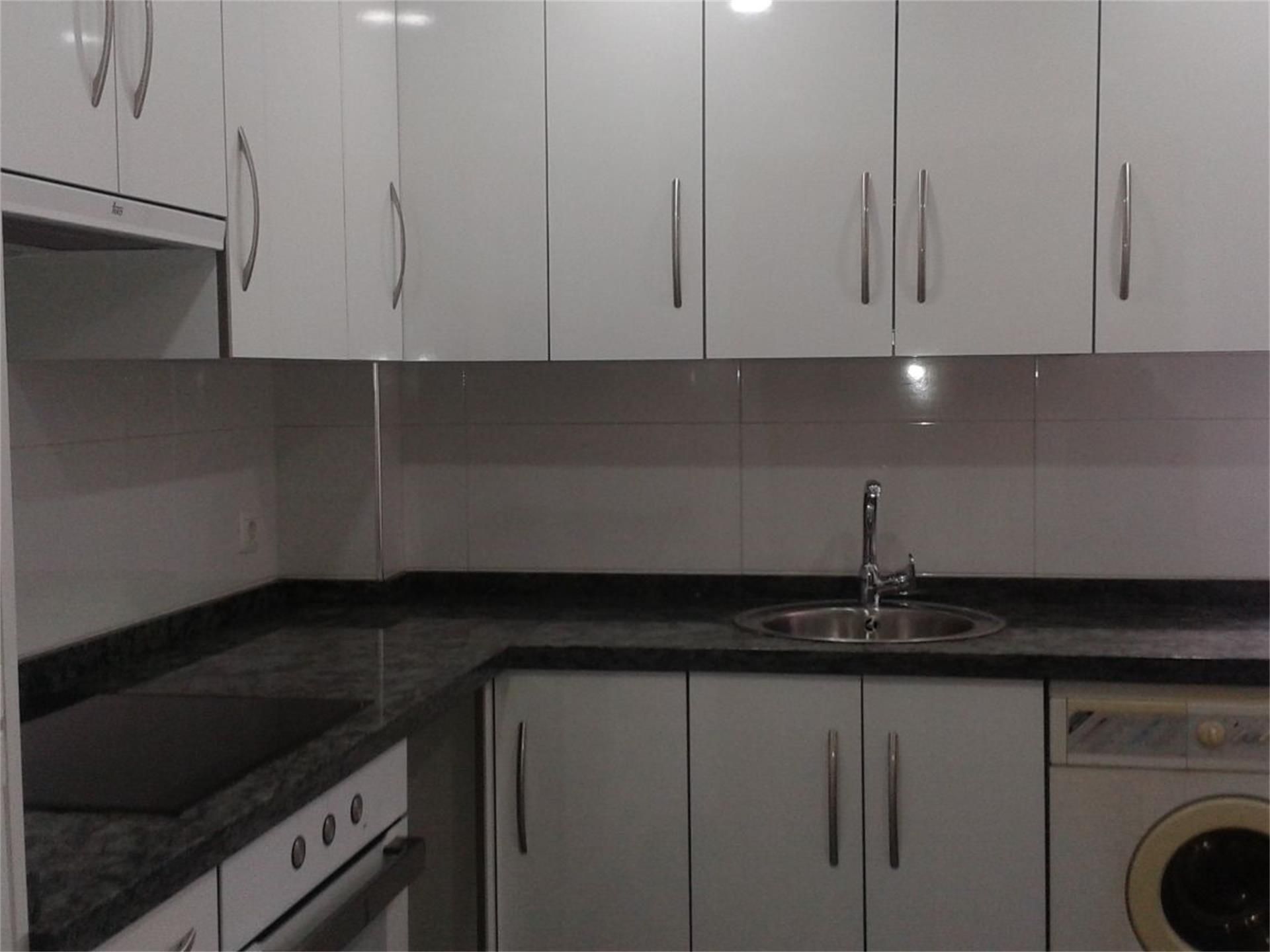 Kitchen of Flat to share in Salamanca Capital  with Heating, Parquet flooring and Terrace