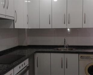 Kitchen of Flat to share in Salamanca Capital  with Terrace and Balcony