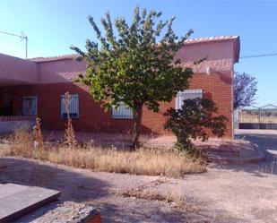 Exterior view of House or chalet for sale in Villafranca de los Caballeros  with Terrace and Swimming Pool