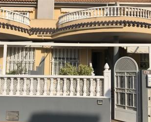 Vista exterior de Casa adosada en venda en Los Alcázares amb Aire condicionat i Terrassa