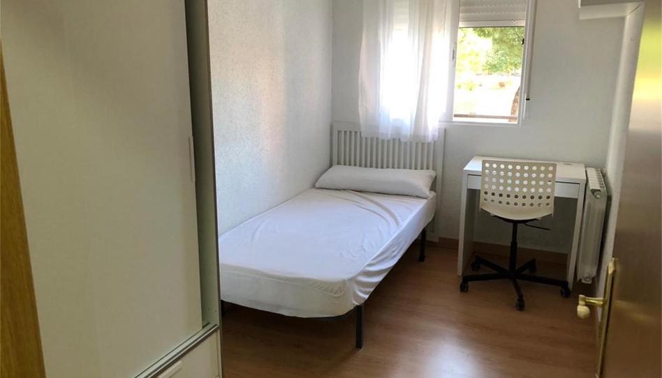 Box room to rent in Camino de la Fuente de Arriba, 1, Casco histórico de Vicálvaro, Madrid - image 1 Photo 1 of Box room to rent in Camino de la Fuente de Arriba, 1, Casco histórico de Vicálvaro, Madrid