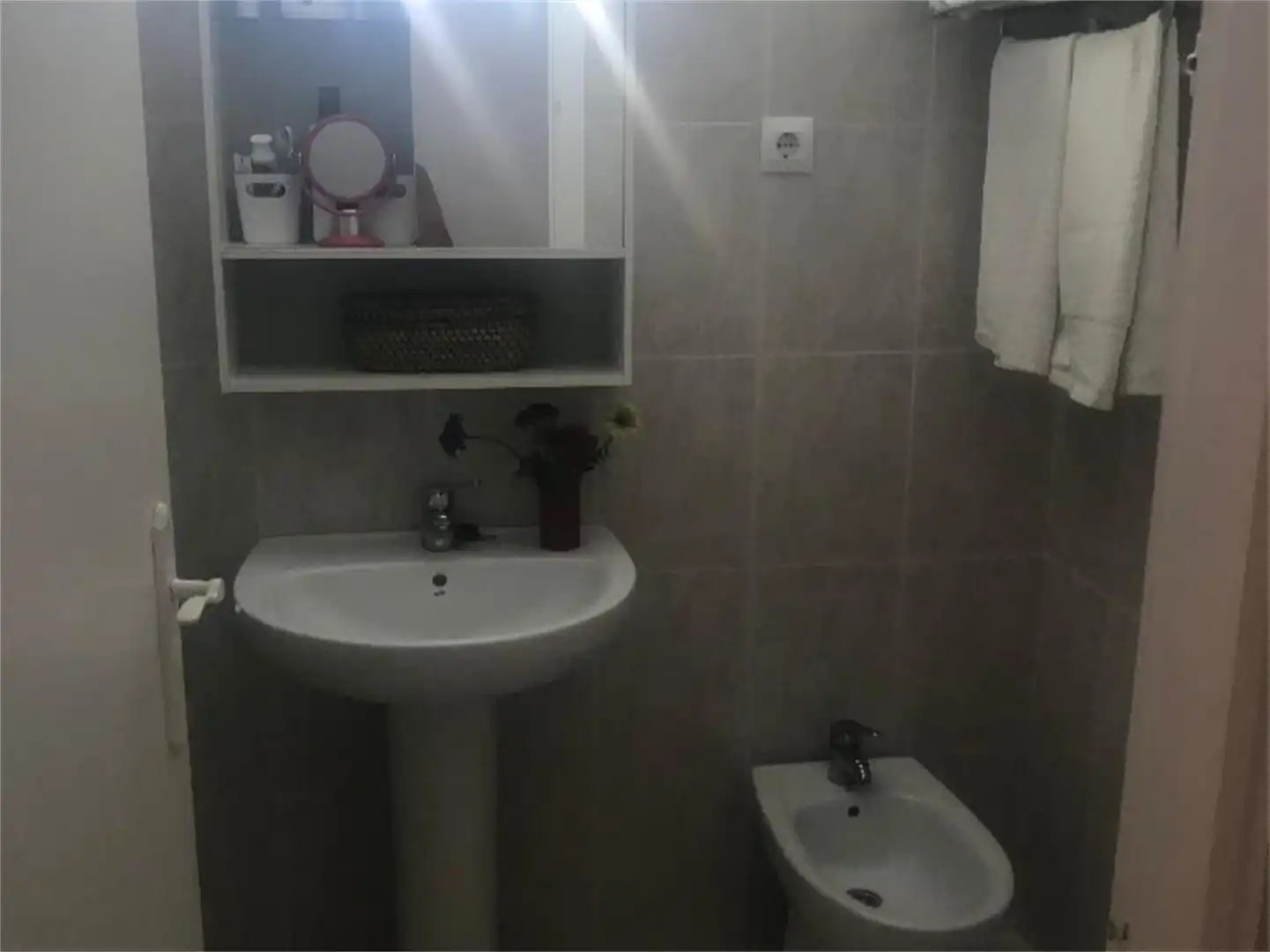 Wohnung zum Verkauf in Avenida Gran Vía de la Manga, Playa de las Gaviotas - El Pedrucho Badezimmer von Wohnung zum Verkauf in La Manga del Mar Menor mit Klimaanlage, Terrasse und Möbliert