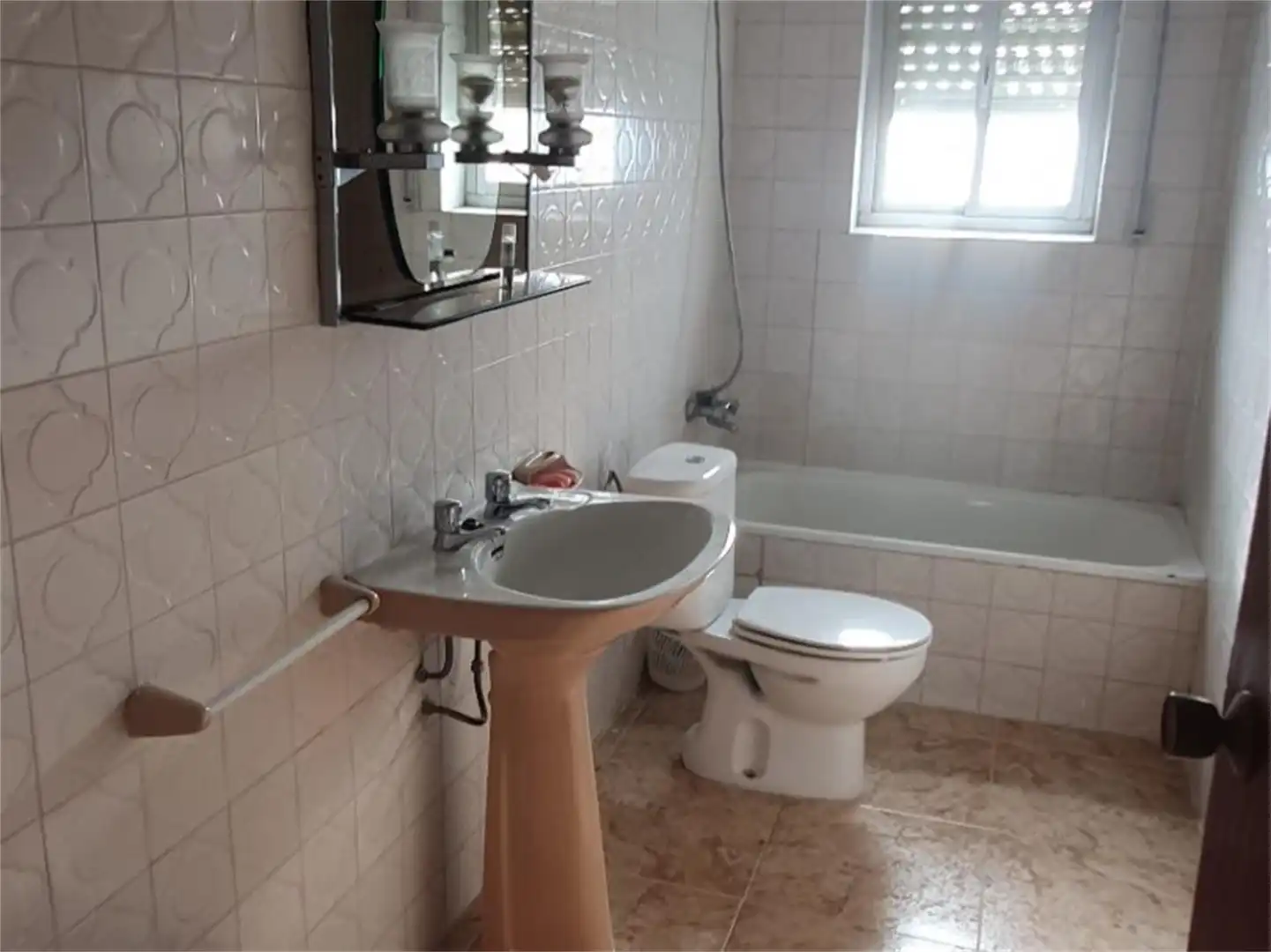 Detached homes for sale in Avenida Mariana Pineda, Guadahortuna Bathroom of Detached homes for sale in Guadahortuna with Terrace and Balcony
