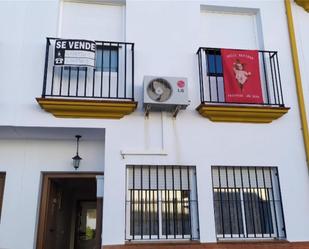 Vista exterior de Casa adosada en venda en Santa Olalla del Cala amb Aire condicionat, Terrassa i Piscina