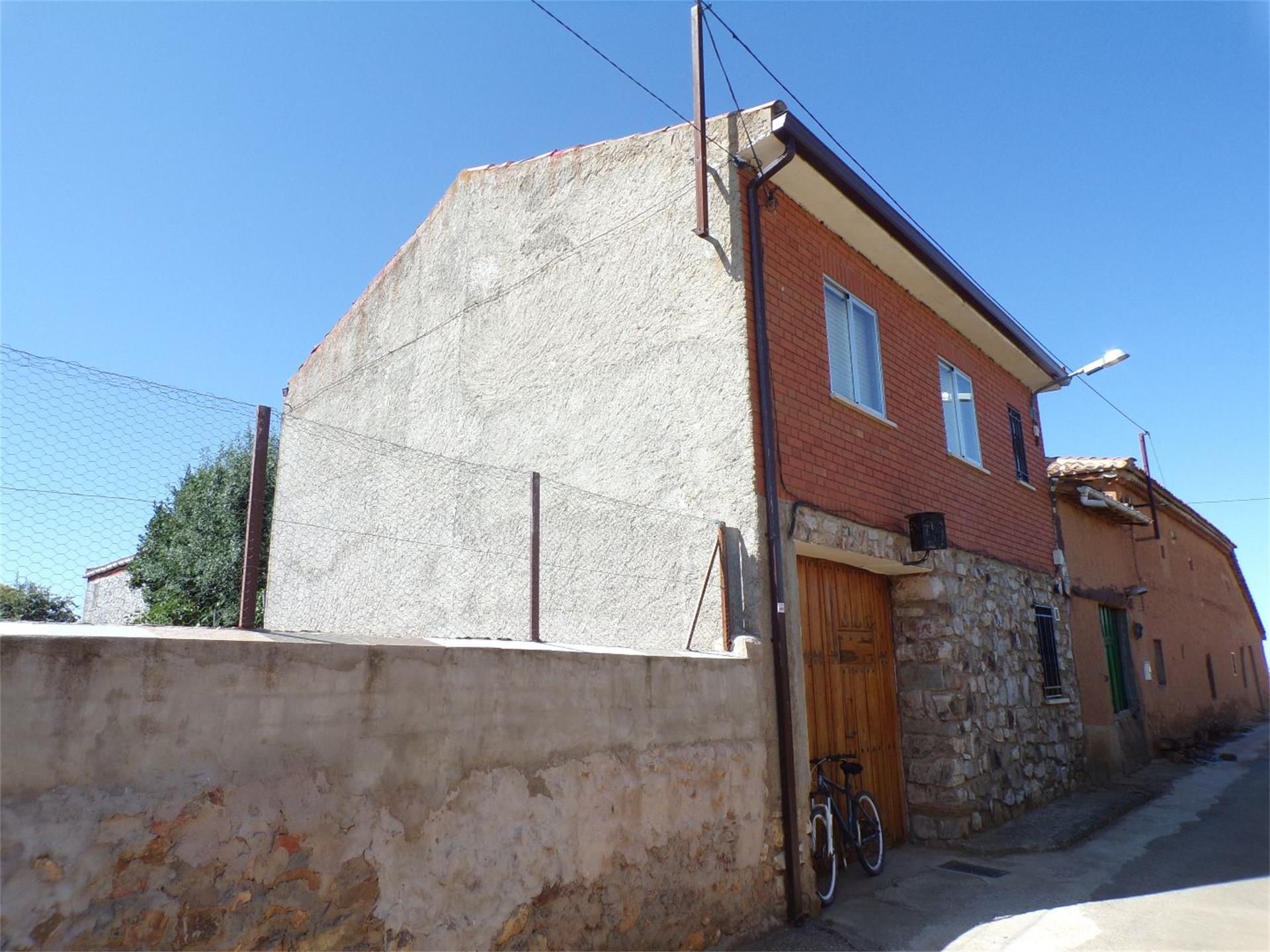Exterior view of Single-family semi-detached for sale in Corral de Ayllón  with Heating, Terrace and Storage room