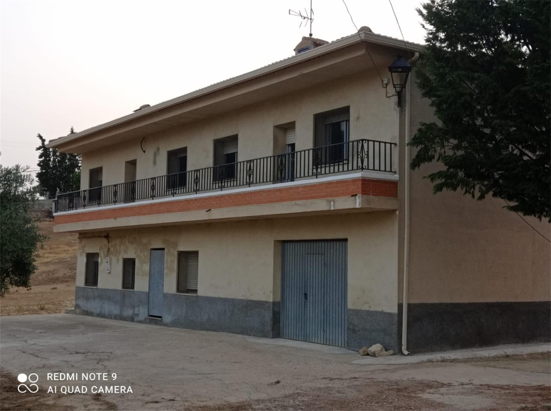 Vista exterior de Casa o xalet en venda en Yeste amb Balcó