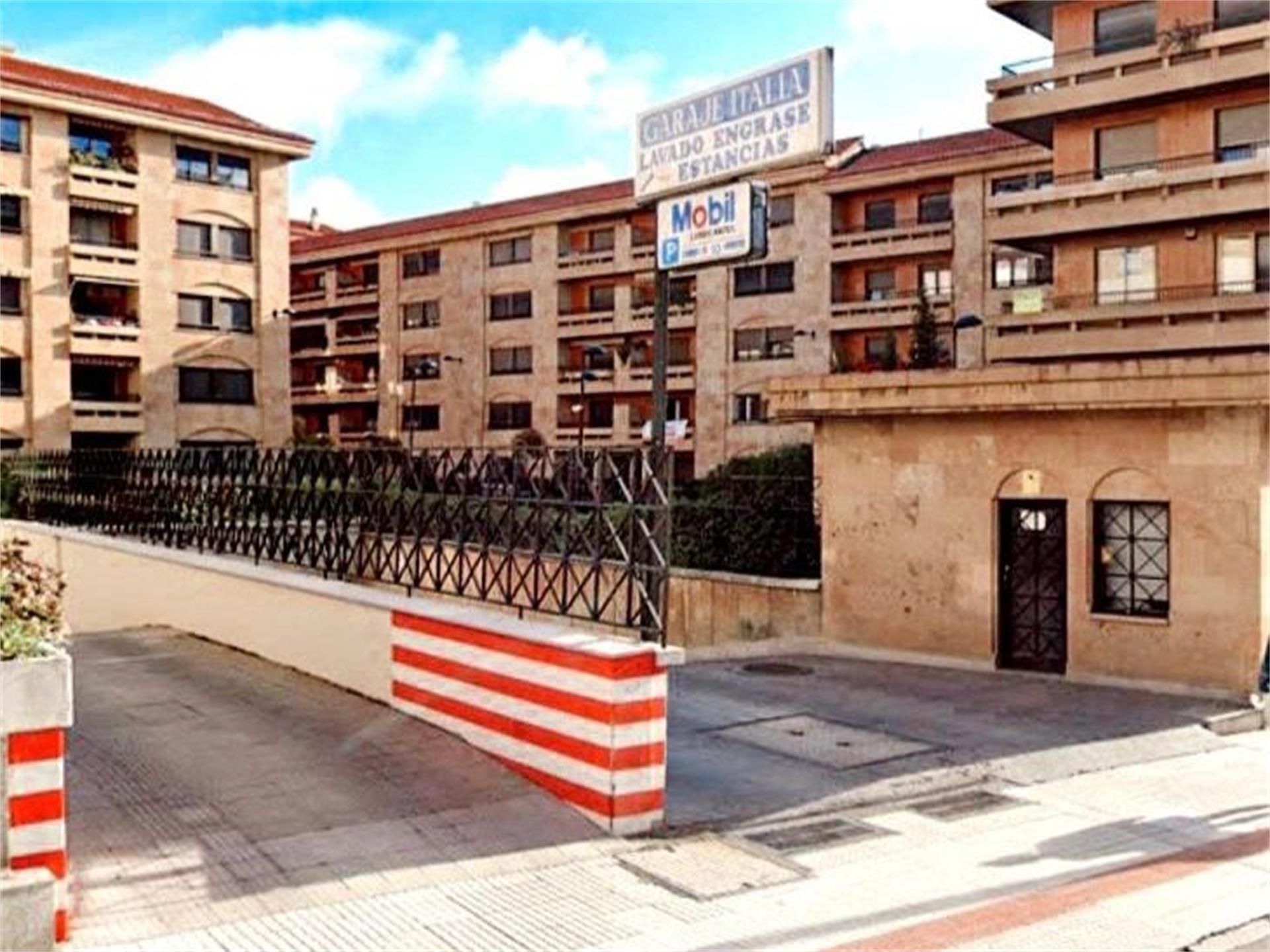 Exterior view of Garage to rent in Salamanca Capital