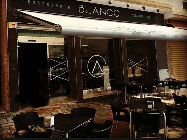 Local comercial en Venta en Calle Demóstenes en El Cónsul - Ciudad Universitaria - El Romeral