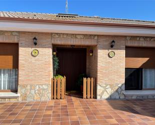 Vista exterior de Casa o xalet en venda en Fresno el Viejo amb Terrassa