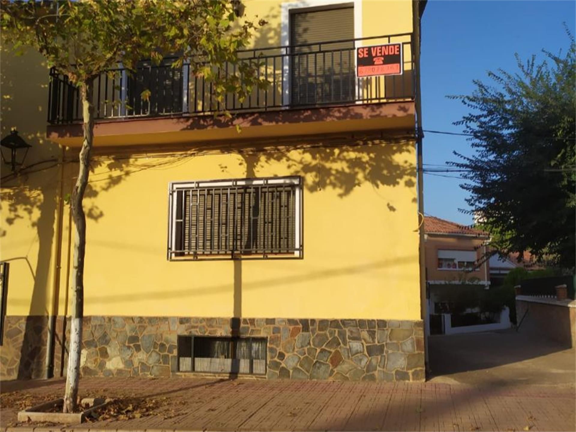 Vista exterior de Casa adosada en venda en Bienservida amb Traster, Moblat i Forn