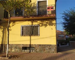 Vista exterior de Casa adosada en venda en Bienservida amb Traster, Moblat i Forn