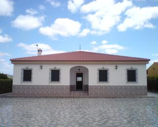 Vista exterior de Casa o xalet en venda en Fuente del Maestre amb Calefacció, Jardí privat i Terrassa