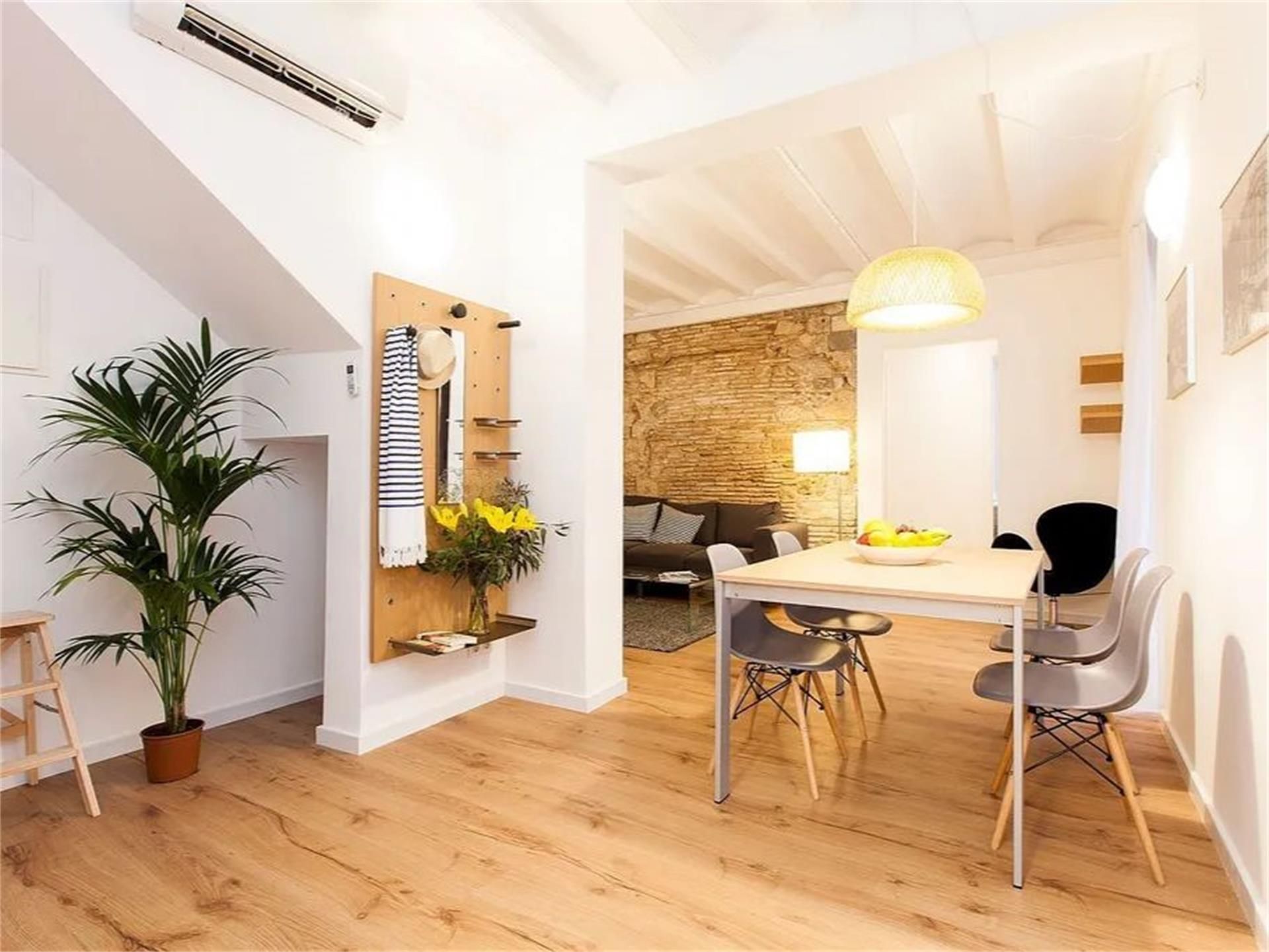 Living room of Flat for sale in  Barcelona Capital  with Air Conditioner, TV and Balcony