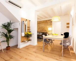 Sala d'estar de Pis en venda en  Barcelona Capital amb Aire condicionat, TV i Balcó