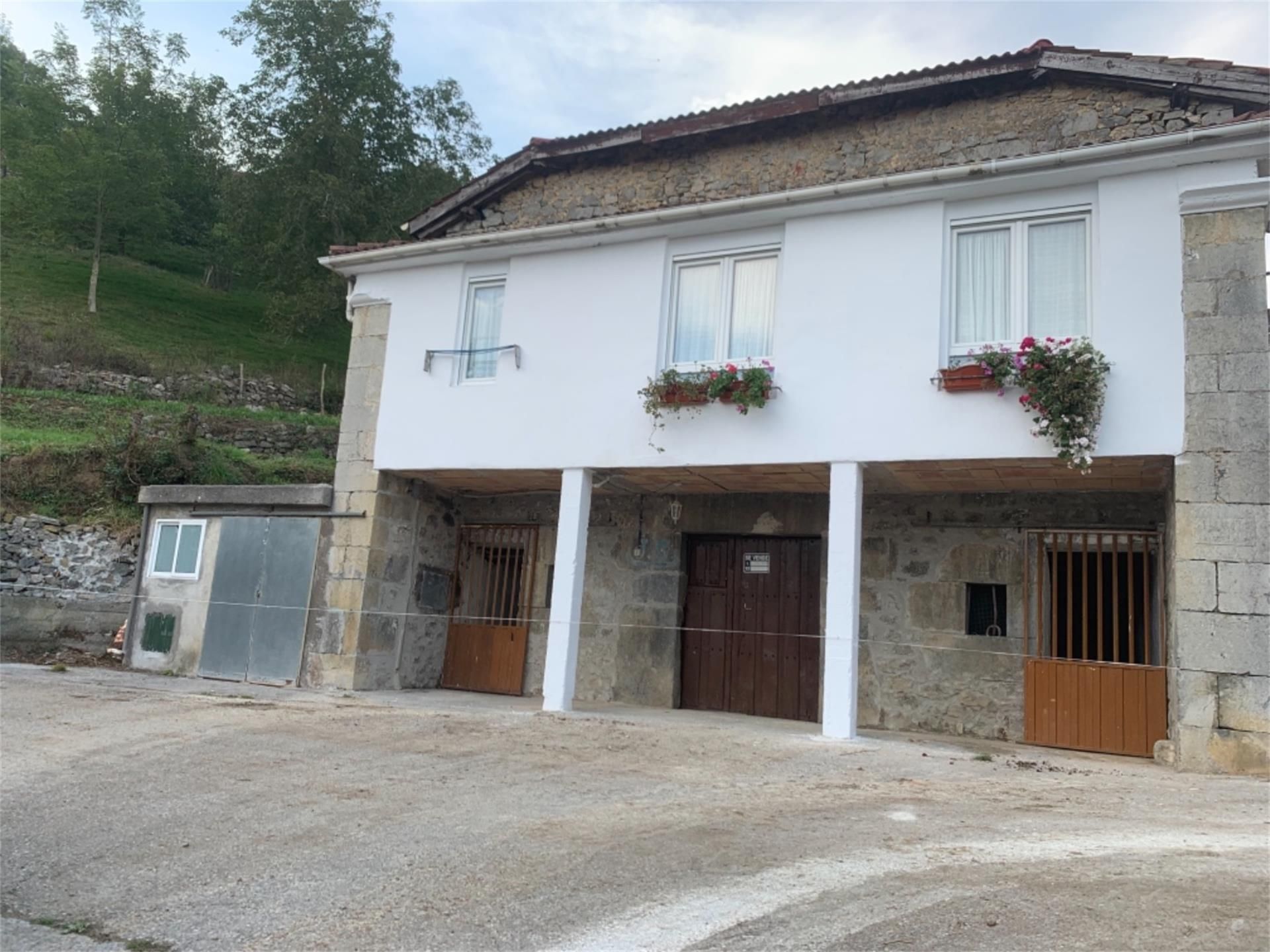 Vista exterior de Casa o xalet en venda en Soba amb Terrassa i Balcó