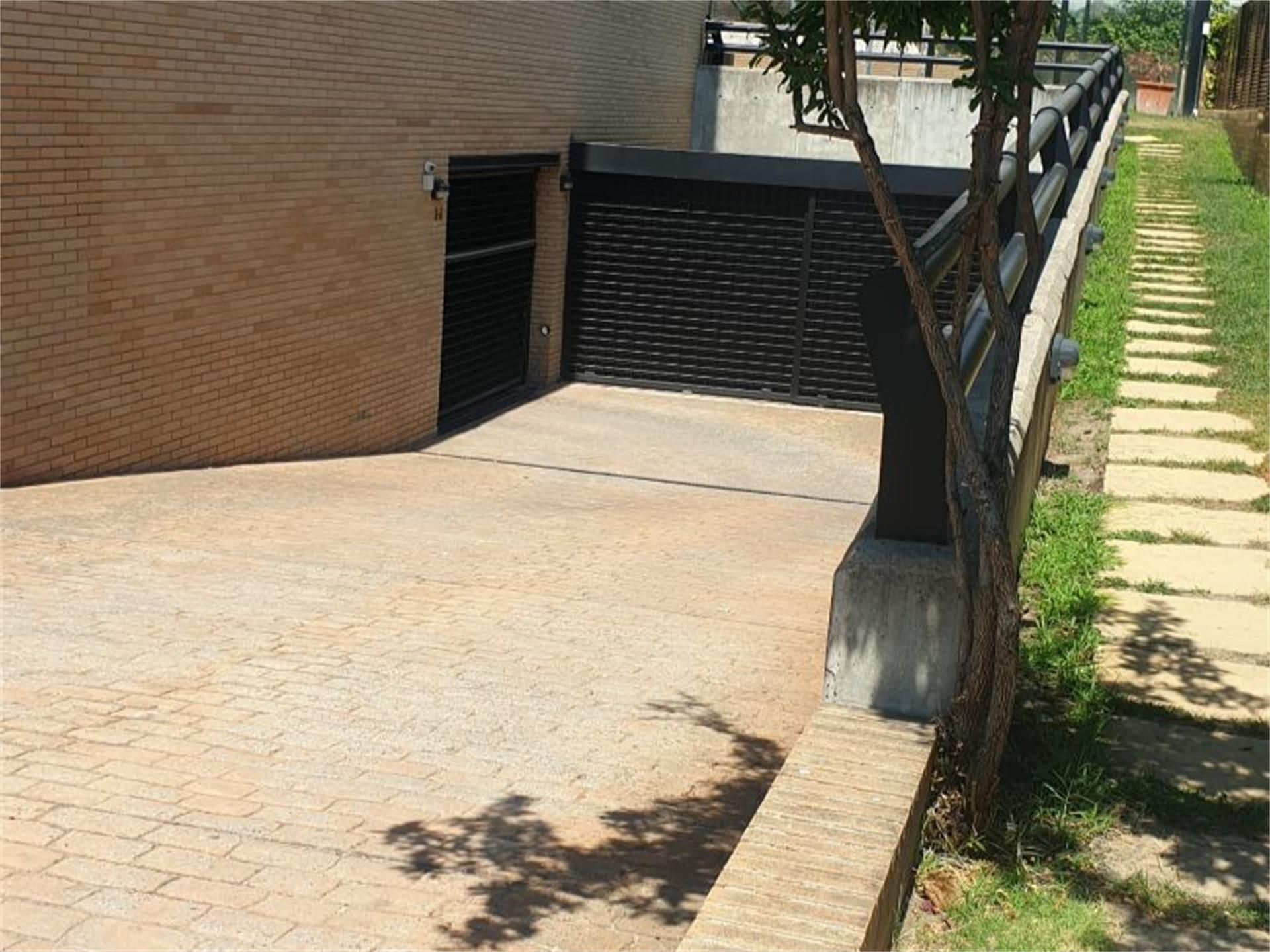 Parking of Garage for sale in  Madrid Capital