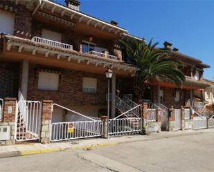 Vista exterior de Casa o xalet en venda en Sotillo de la Adrada amb Aire condicionat, Terrassa i Balcó