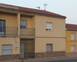 Vista exterior de Casa adosada en venda en Lorca amb Terrassa i Balcó