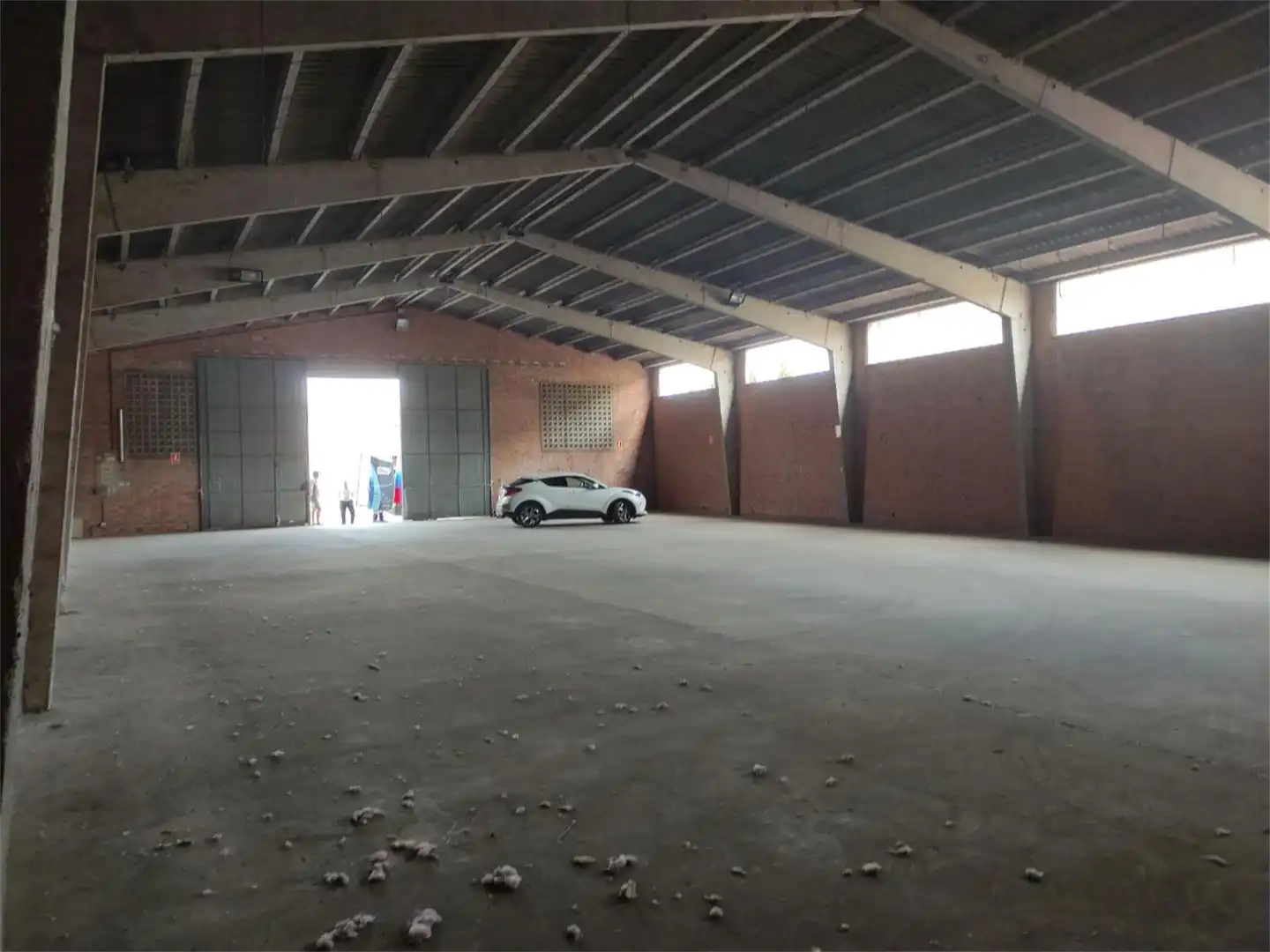 Parkplatz von Fabrikhallen zur Miete in Torroella de Montgrí