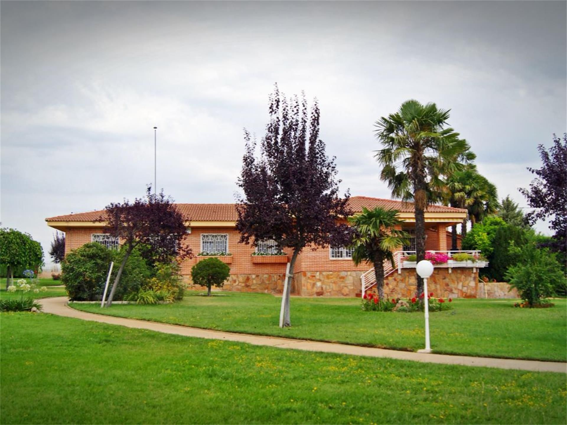 Vista exterior de Finca rústica en venda en Moreruela de Tábara amb Terrassa i Piscina