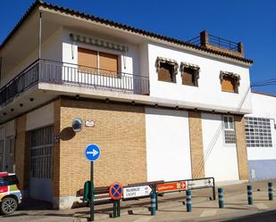 Vista exterior de Pis en venda en Sariñena amb Terrassa i Balcó